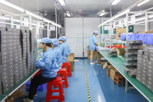 刷博士电动牙刷OEM厂包装车间